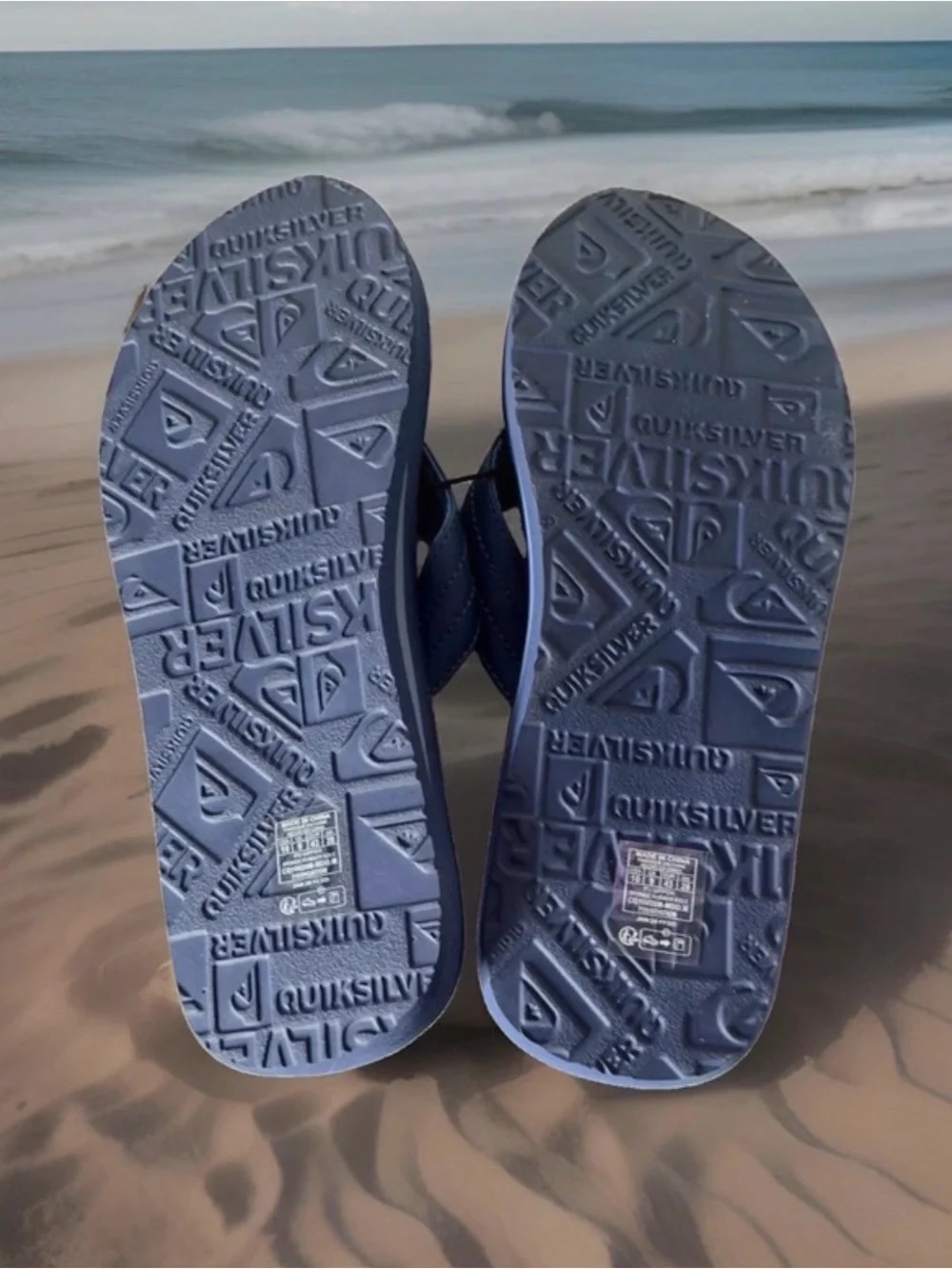 Quiksilver Foundation Men’s Size 9 Flip Flops Sandals. Navy Sunset Print. New